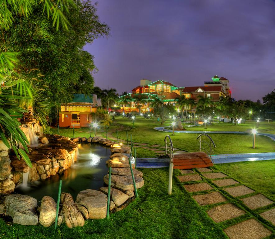 Hotel Le Ruchi The Prince Mysore Esterno foto