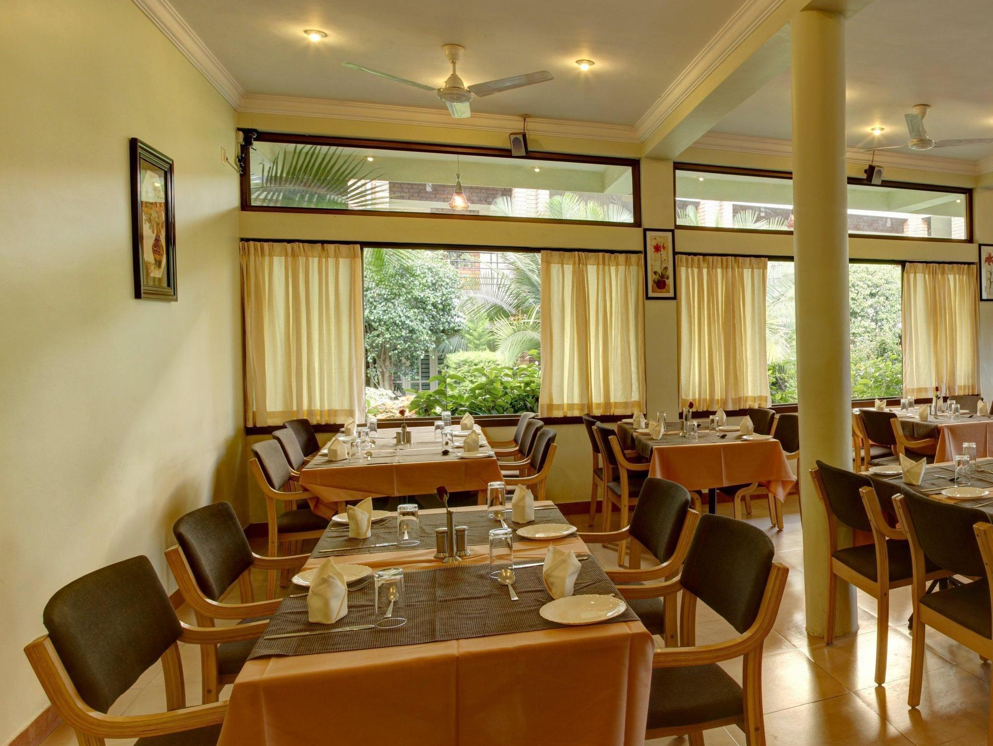 Hotel Le Ruchi The Prince Mysore Esterno foto