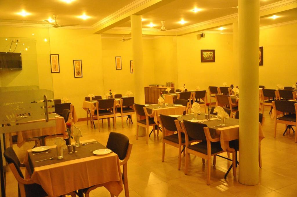 Hotel Le Ruchi The Prince Mysore Esterno foto