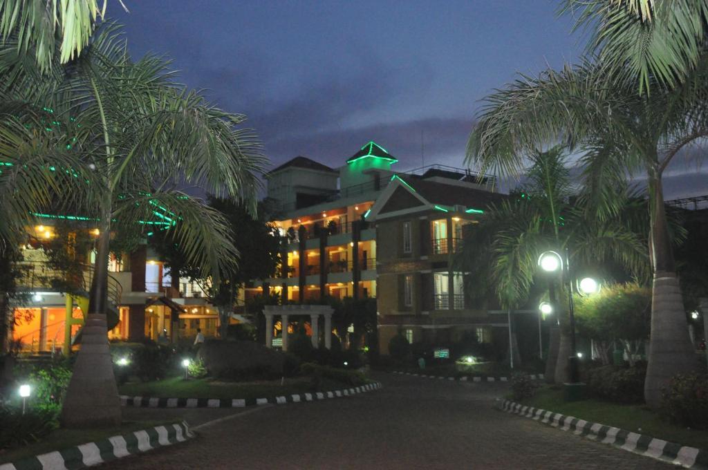 Hotel Le Ruchi The Prince Mysore Esterno foto