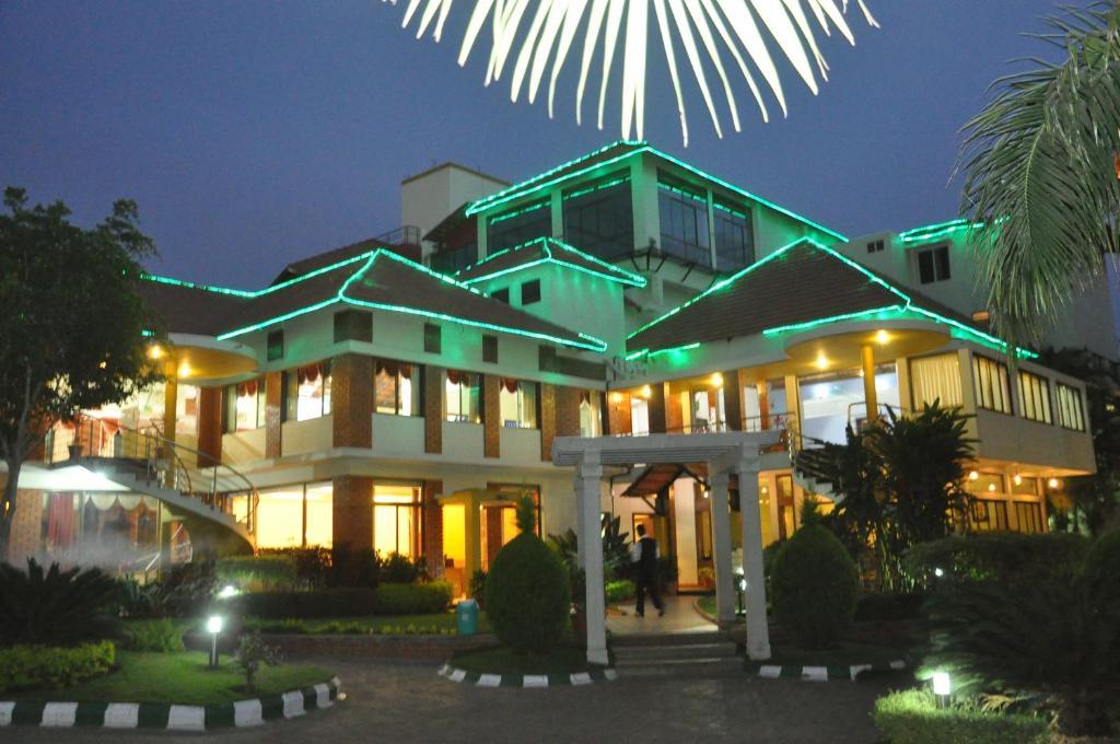 Hotel Le Ruchi The Prince Mysore Esterno foto