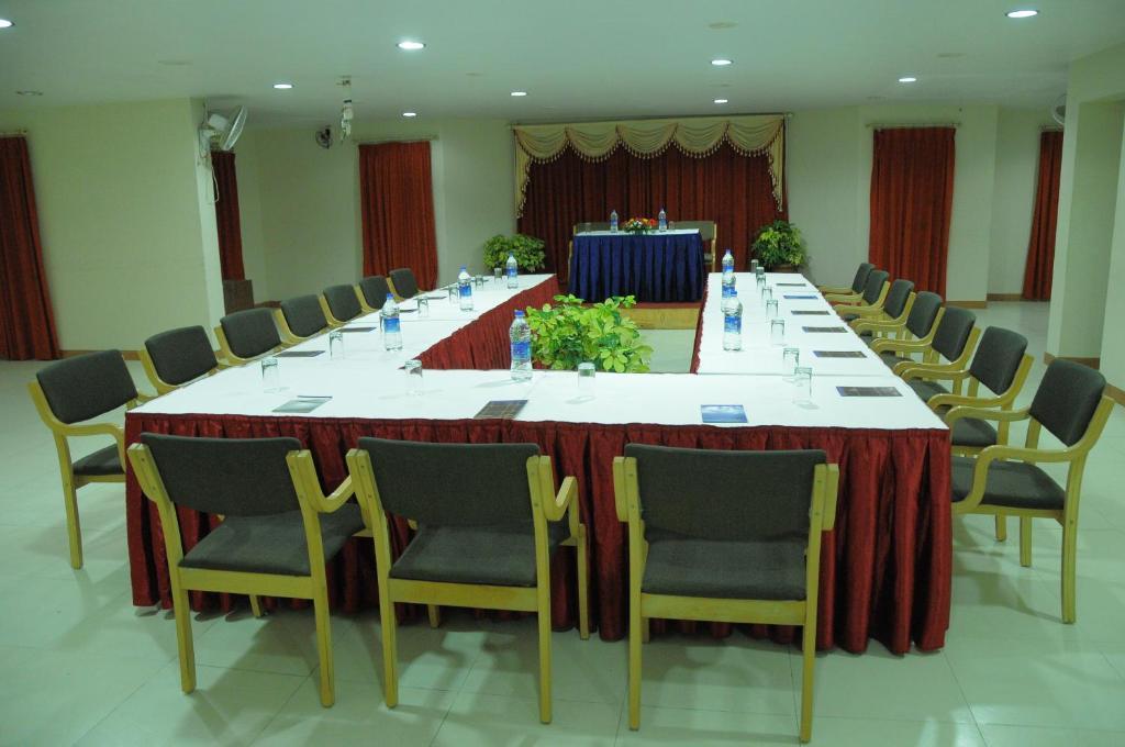 Hotel Le Ruchi The Prince Mysore Esterno foto