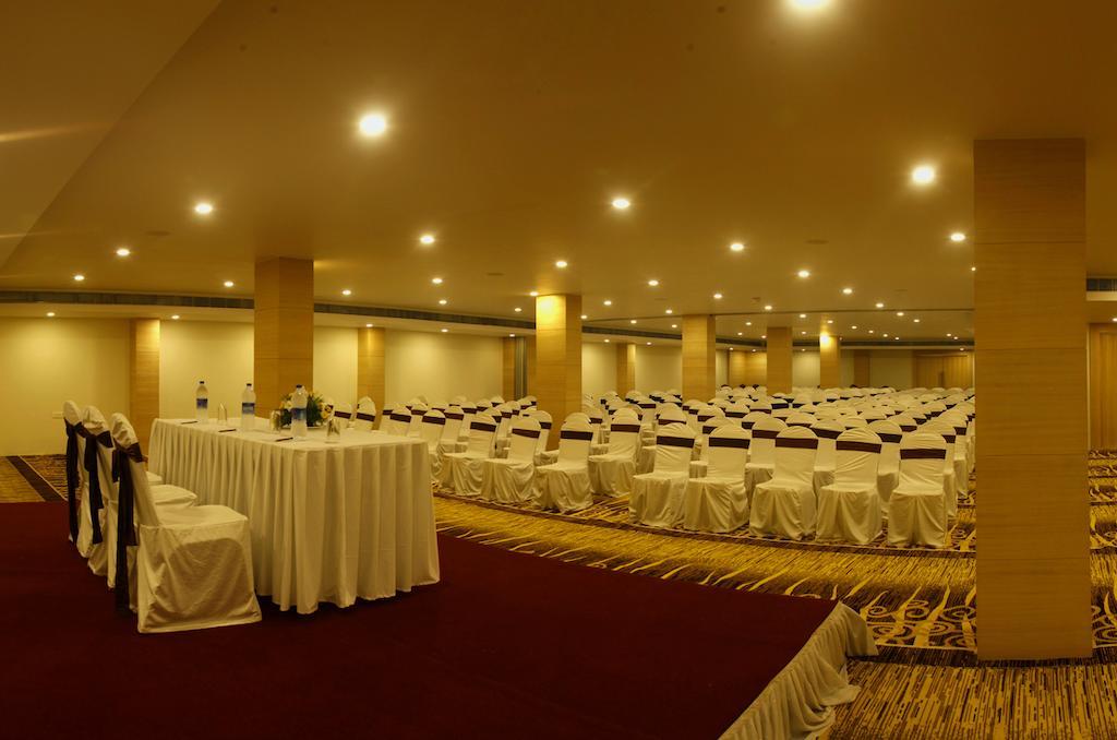 Hotel Le Ruchi The Prince Mysore Esterno foto