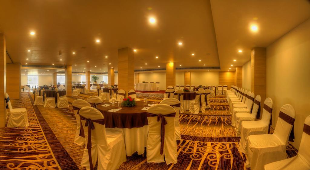 Hotel Le Ruchi The Prince Mysore Esterno foto