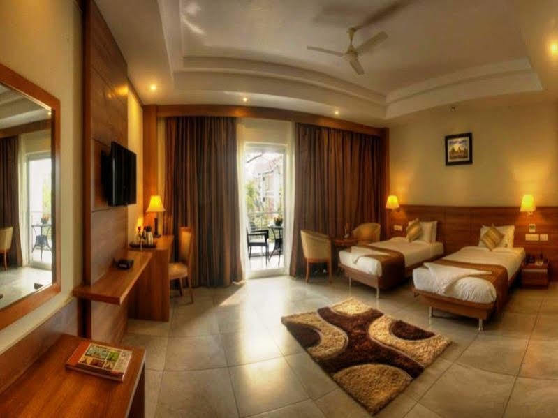 Hotel Le Ruchi The Prince Mysore Esterno foto
